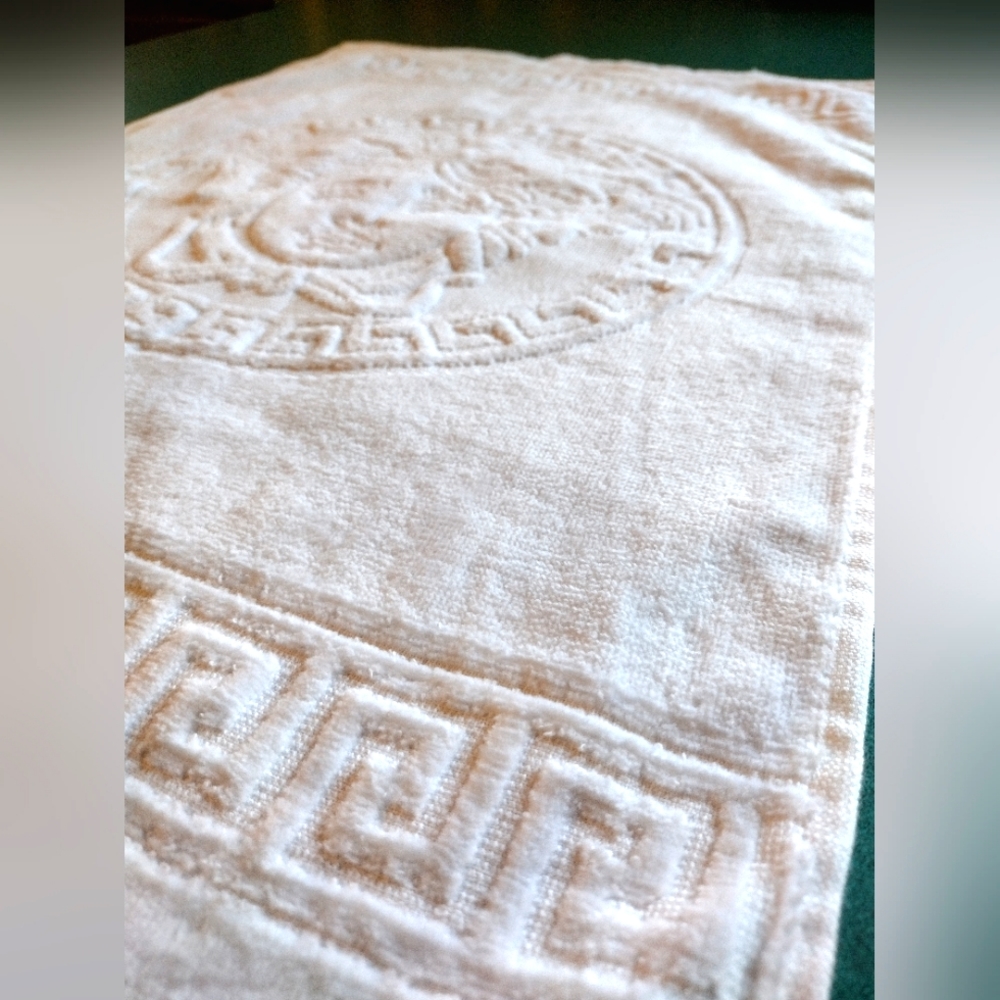 BRAND NEW Versace Home Medusa & Greek Key Hand Towel - Picture 3 of 8